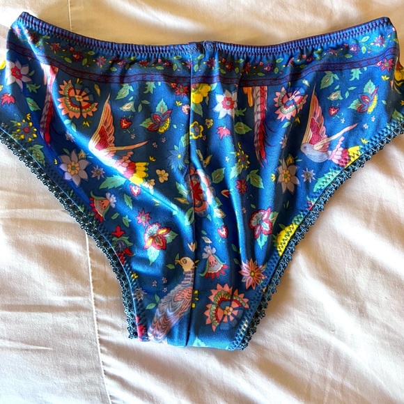 Spell lovebird intimates - Picture 10 of 11